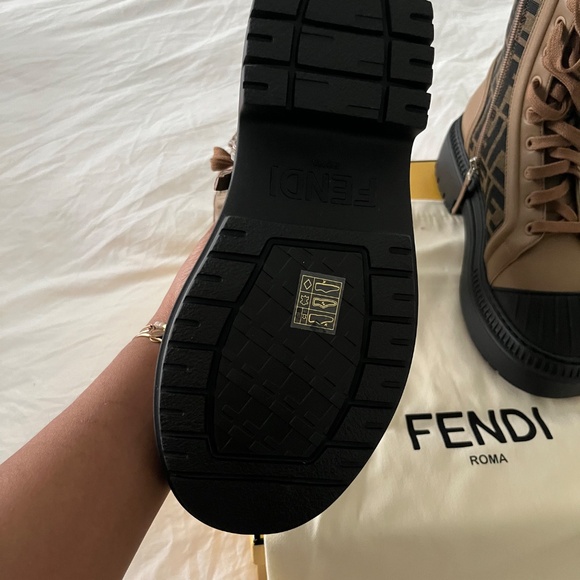 Fendi combat boots - Picture 5 of 5